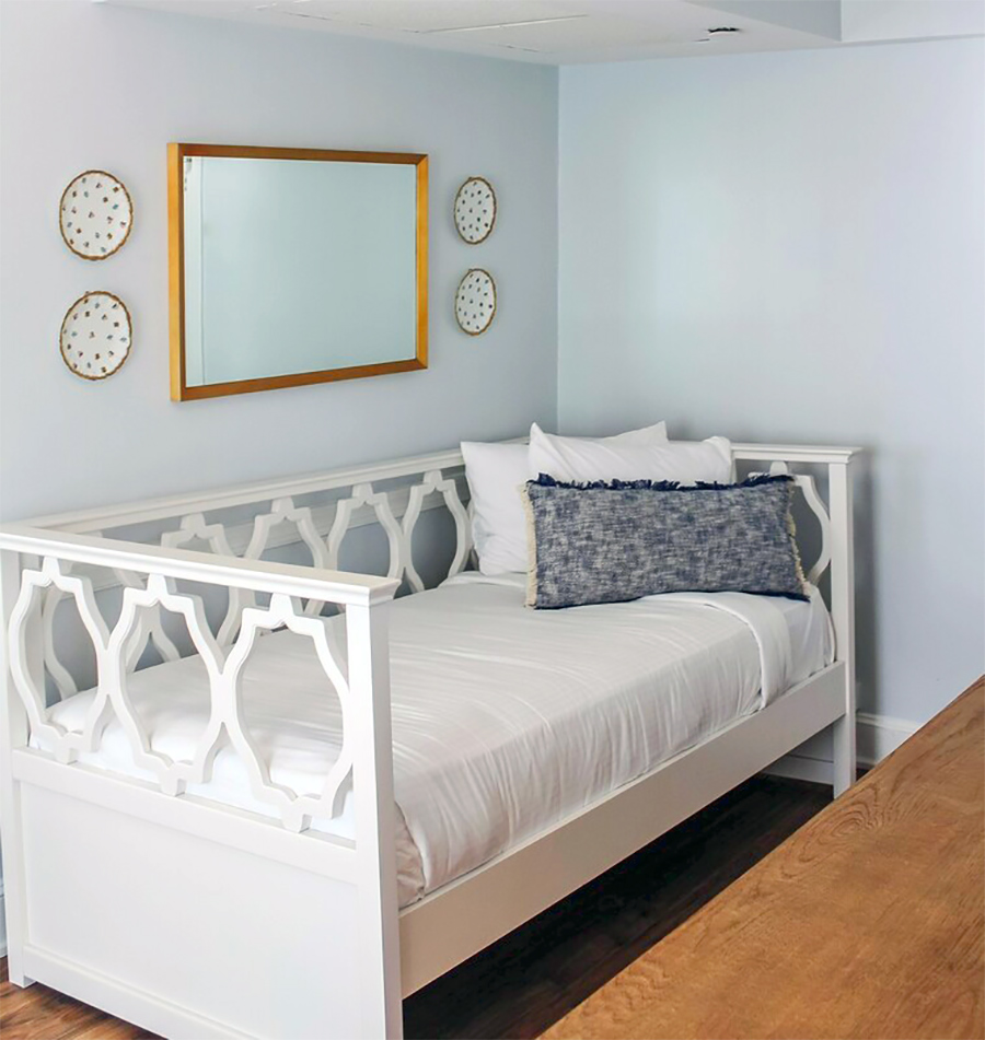 City King with Daybed